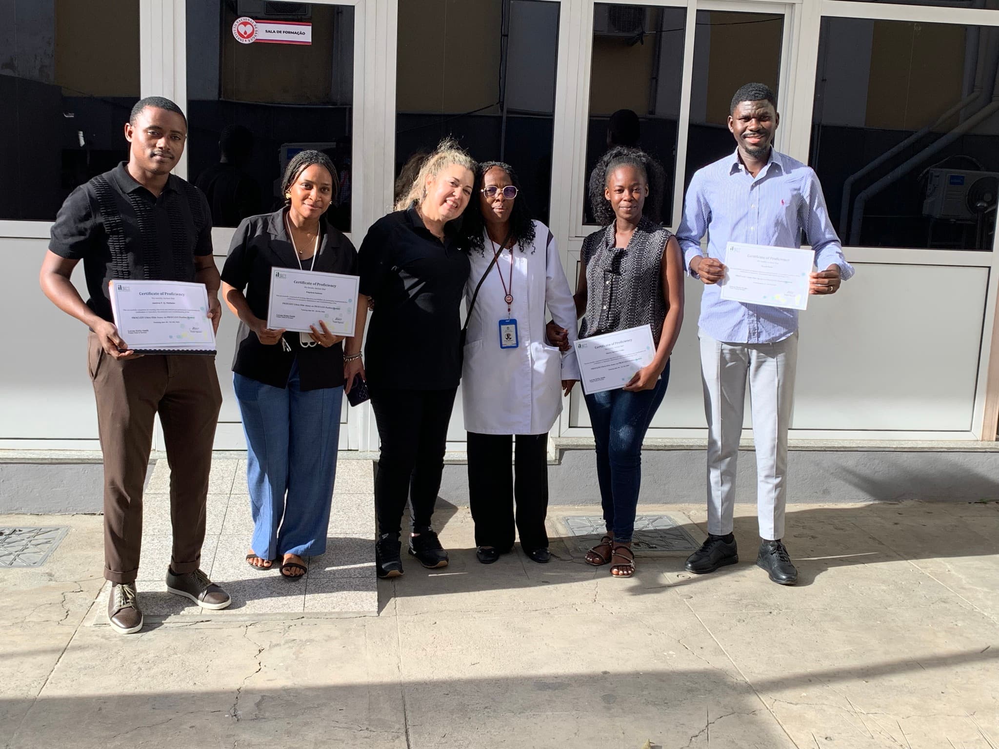 Angola precisa
do seu sangue agora.